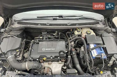 Хэтчбек Opel Astra 2010 в 