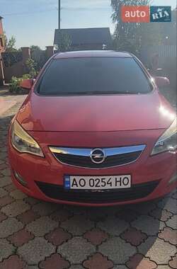 Хэтчбек Opel Astra 2010 в 