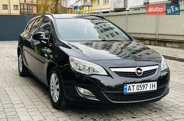 Opel Astra 2012