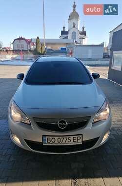 Opel Astra 2011 Opel Astra 2011