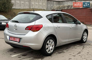 Хетчбек Opel Astra 2011 в Рівному