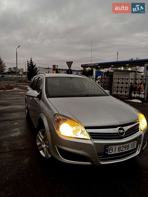 Універсал Opel Astra 2009 в Лубнах