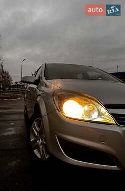 Універсал Opel Astra 2009 в Лубнах