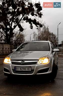 Універсал Opel Astra 2009 в Лубнах