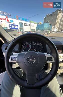 Хэтчбек Opel Astra 2008 в 