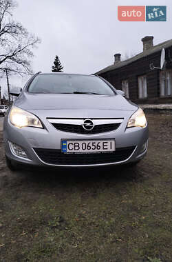 Універсал Opel Astra 2012 в Чернігові