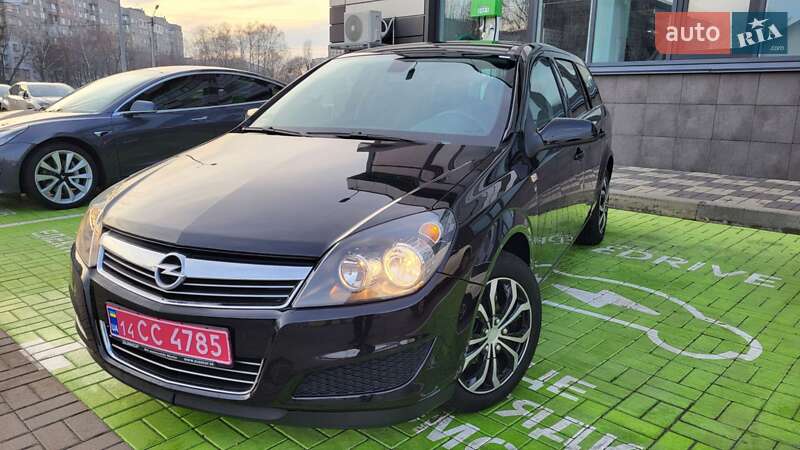 Універсал Opel Astra 2010 в Черкасах