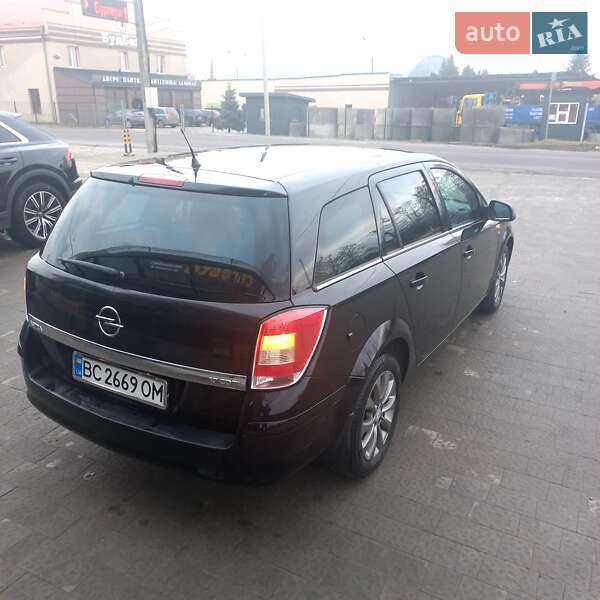 Универсал Opel Astra 2010 в Радехове фото 5 Универсал Opel Astra 2010 в Радехове
