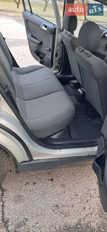 Седан Opel Astra 2007 в Ромнах