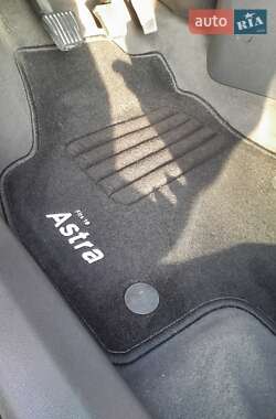 Хетчбек Opel Astra 2006 в 