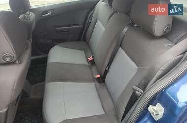 Хэтчбек Opel Astra 2005 в Александрие