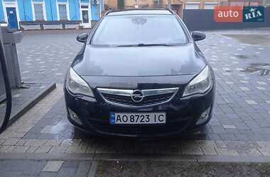 Універсал Opel Astra 2011 в Ужгороді