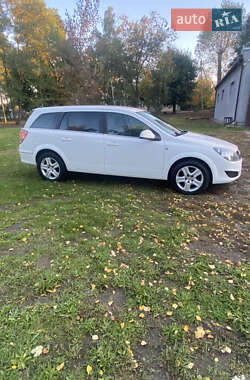 Универсал Opel Astra 2010 в 
