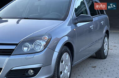 Універсал Opel Astra 2005 в Нововолинську