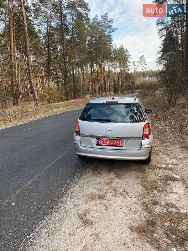 Универсал Opel Astra 2009 в Полтаве