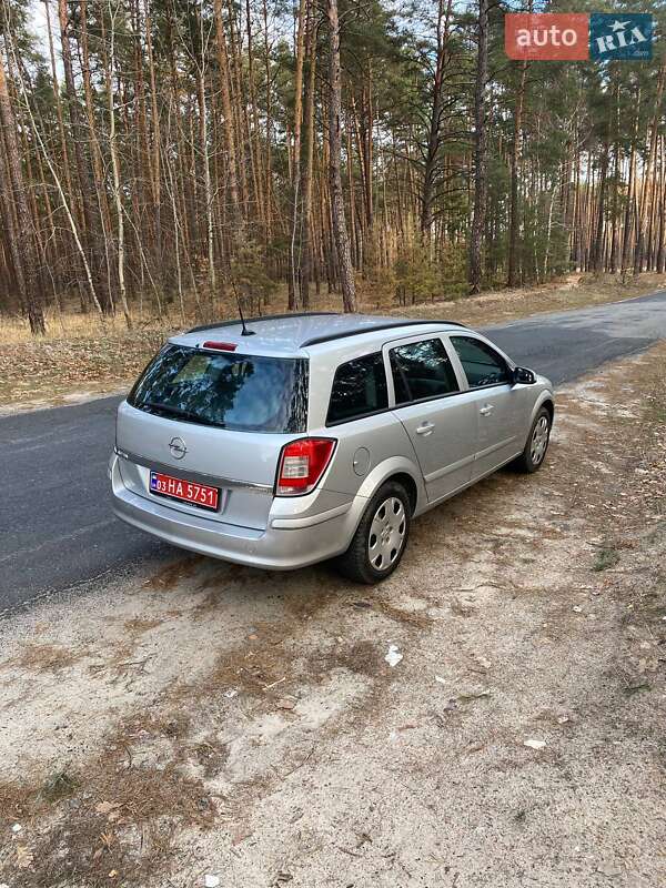 Универсал Opel Astra 2009 в Полтаве