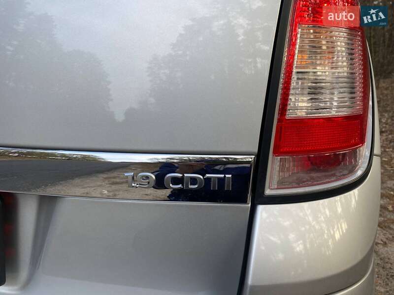 Универсал Opel Astra 2009 в Полтаве