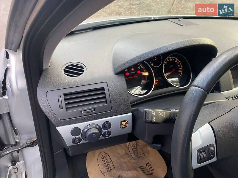 Универсал Opel Astra 2009 в Полтаве