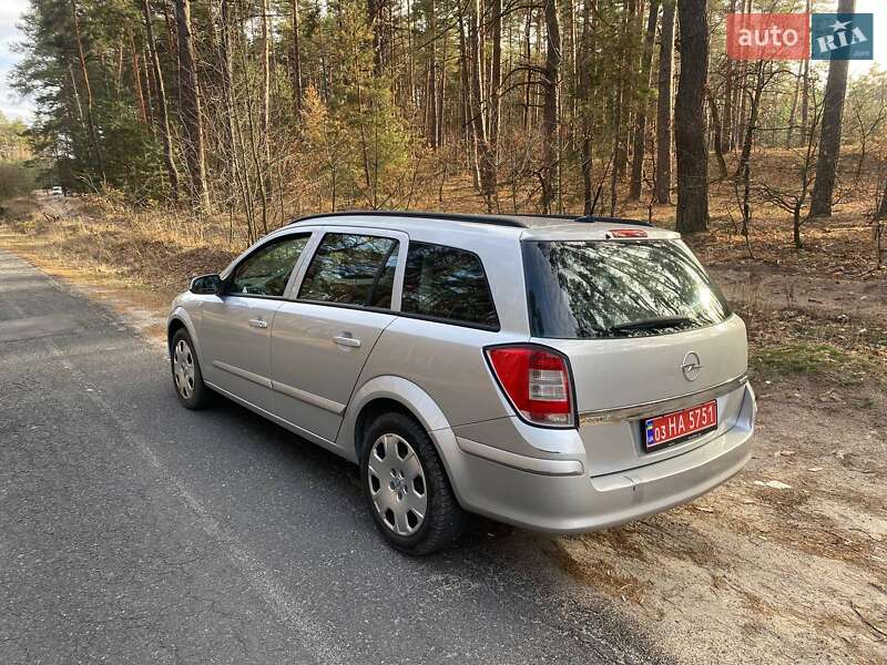 Универсал Opel Astra 2009 в Полтаве