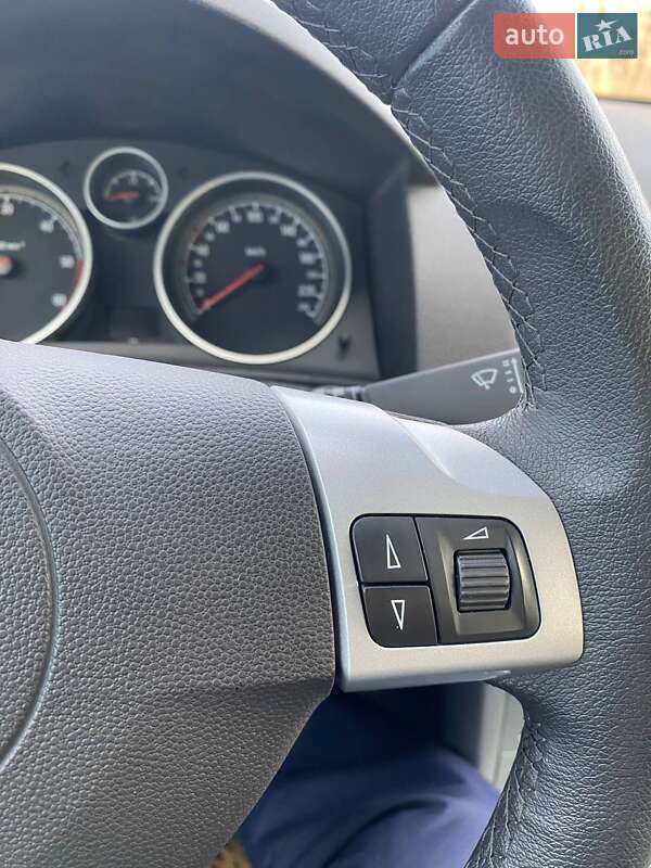 Универсал Opel Astra 2009 в Полтаве