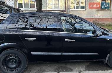 Хэтчбек Opel Astra 2006 в 