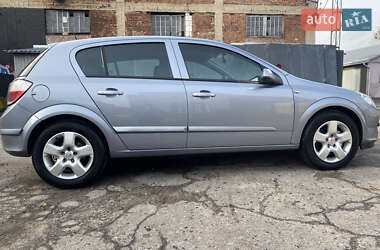 Хэтчбек Opel Astra 2006 в 