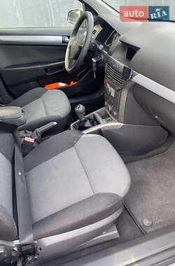 Хэтчбек Opel Astra 2006 в 