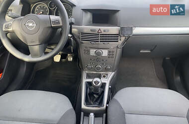 Хэтчбек Opel Astra 2006 в 