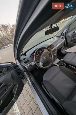 Универсал Opel Astra 2005 в 