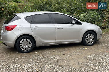 Хэтчбек Opel Astra 2010 в 