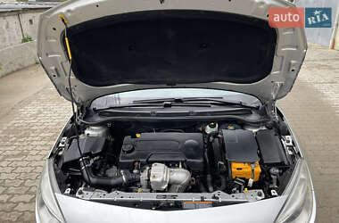 Хэтчбек Opel Astra 2010 в 