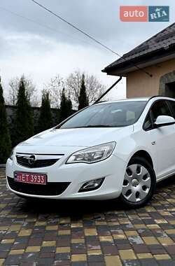 Універсал Opel Astra 2011 в Старокостянтинові