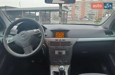 Универсал Opel Astra 2005 в Александрие