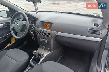 Универсал Opel Astra 2005 в Александрие