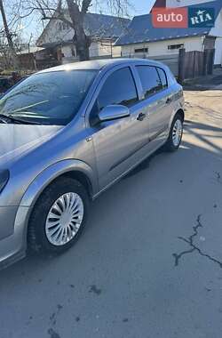 Хэтчбек Opel Astra 2006 в Надворной