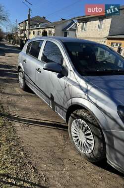 Хэтчбек Opel Astra 2006 в Надворной