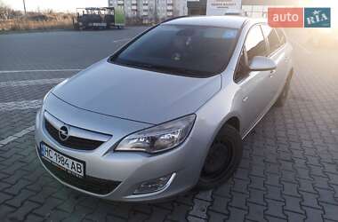 Универсал Opel Astra 2011 в Львове