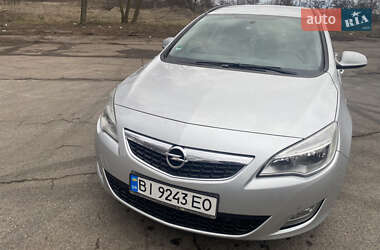 Универсал Opel Astra 2011 в Лубнах