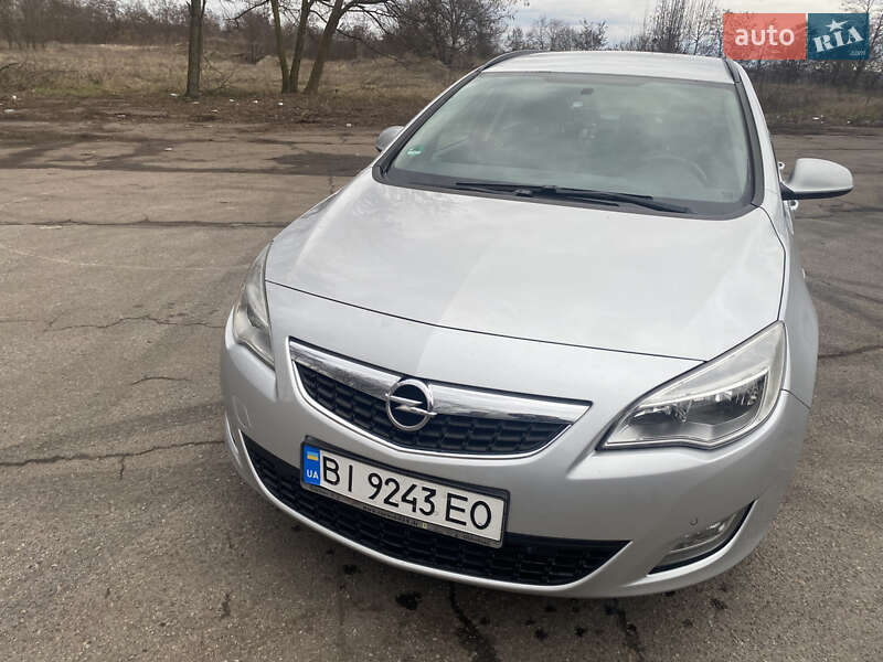 Универсал Opel Astra 2011 в Лубнах