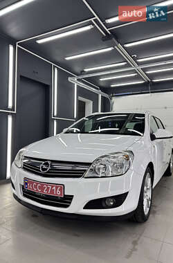 Универсал Opel Astra 2010 в Коломые