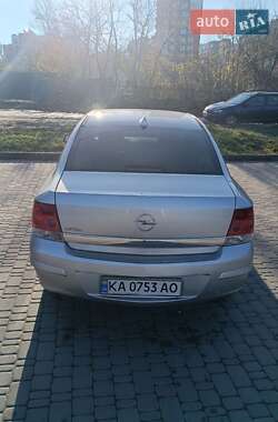 Седан Opel Astra 2012 в Ирпене