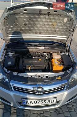 Седан Opel Astra 2012 в Ирпене