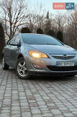 Opel Astra 2011