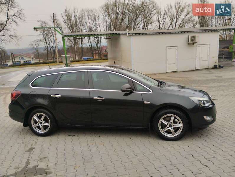 Универсал Opel Astra 2011 в Черновцах