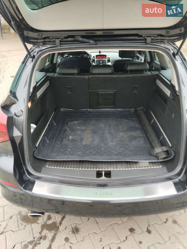 Универсал Opel Astra 2011 в Черновцах