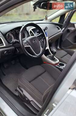 Універсал Opel Astra 2012 в 