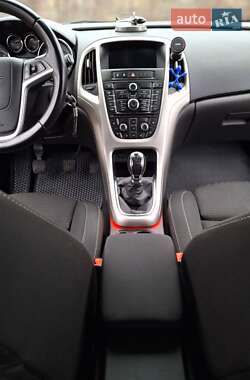 Універсал Opel Astra 2012 в 