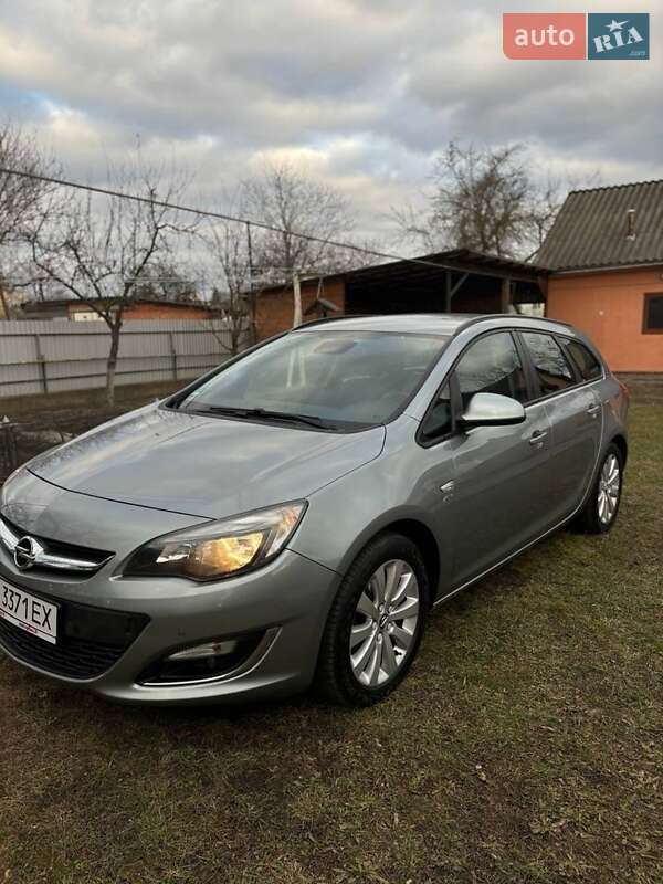 Універсал Opel Astra 2013 в Лужанах