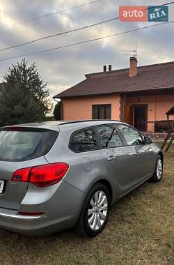 Універсал Opel Astra 2013 в Лужанах