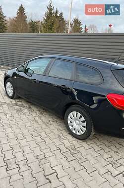 Універсал Opel Astra 2013 в Луцьку